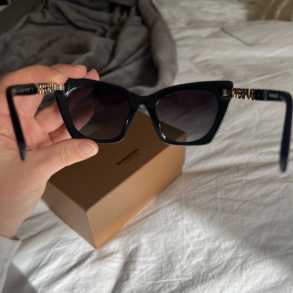 Authentic Burberry Sunglasses - Picture 5 of 7